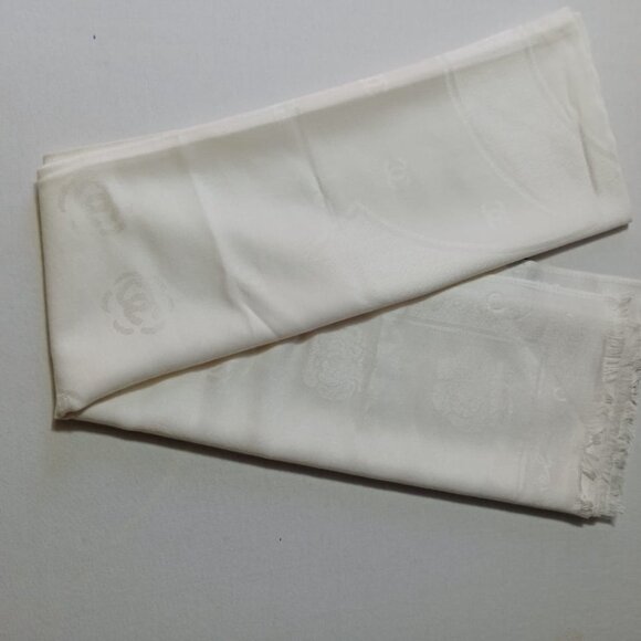 Authentic Chanel 65% Cashmere 35% Silk  Stole Wrap Scarf White Used - Picture 10 of 10